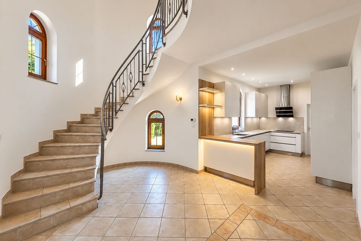 Pronájem vily 243 m², pozemek 387 m² – fotografie 2