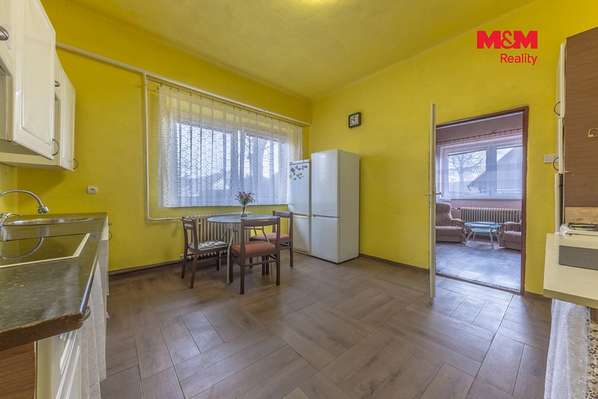 Prodej rodinného domu 180 m², pozemek 586 m² – fotografie 2