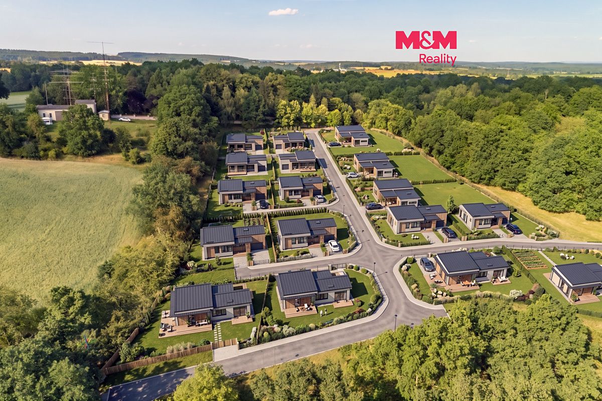 Prodej komerčního pozemku 8154 m², Líšťany – fotka 1 z 3