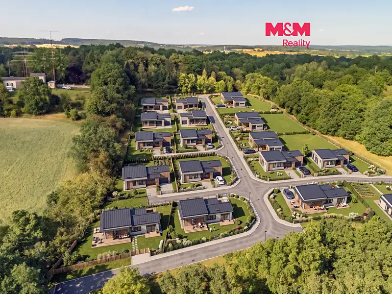 Prodej komerčního pozemku 8154 m², Líšťany – náhled fotky 1