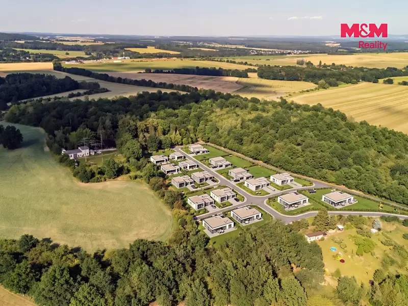 Prodej komerčního pozemku 8154 m², Líšťany – náhled fotky 3