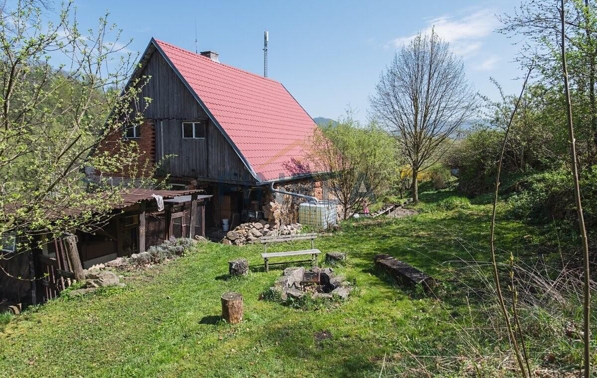 Prodej rodinného domu 200 m², pozemek 460 m² – fotografie 2