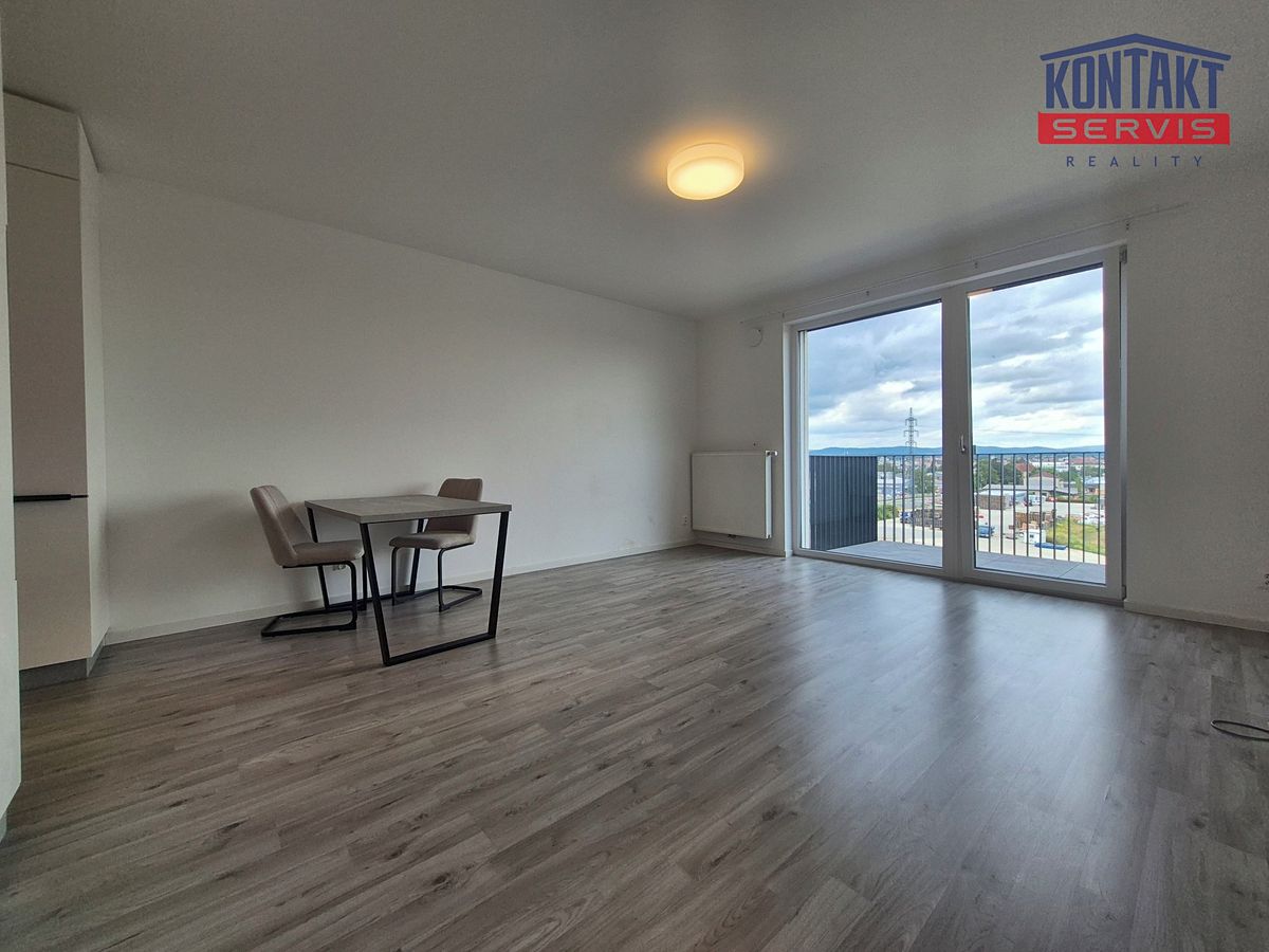 Pronájem bytu 2+kk 64 m² – fotografie 4