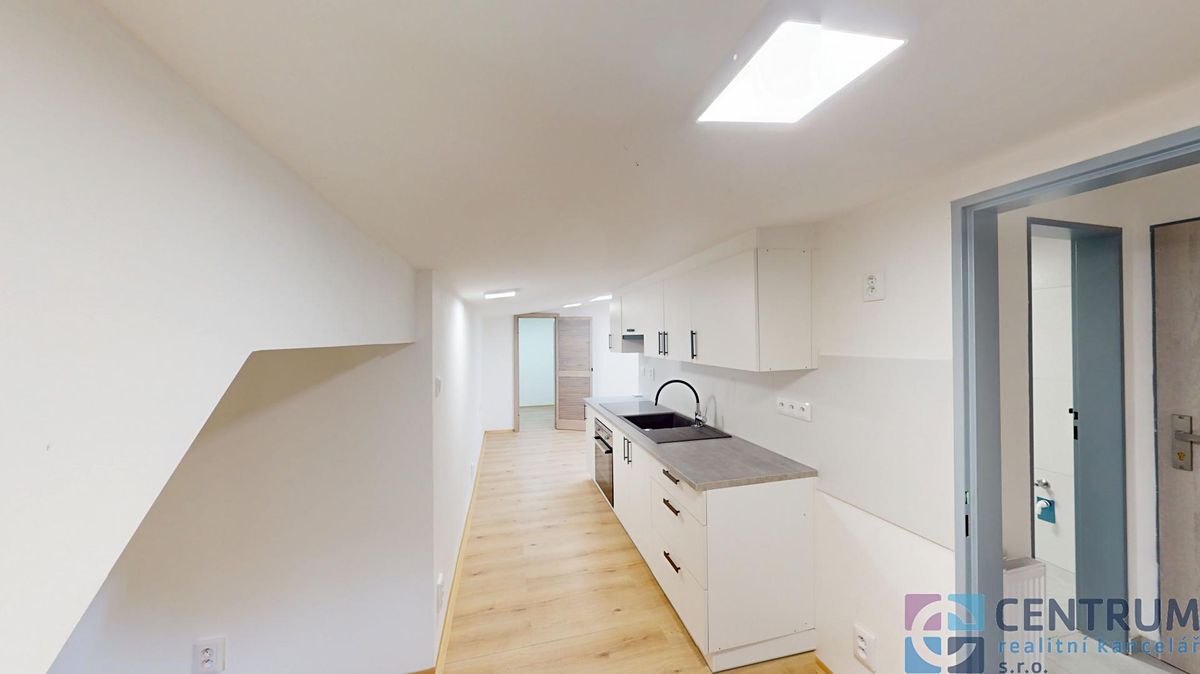 Pronájem bytu 1+1 37 m²