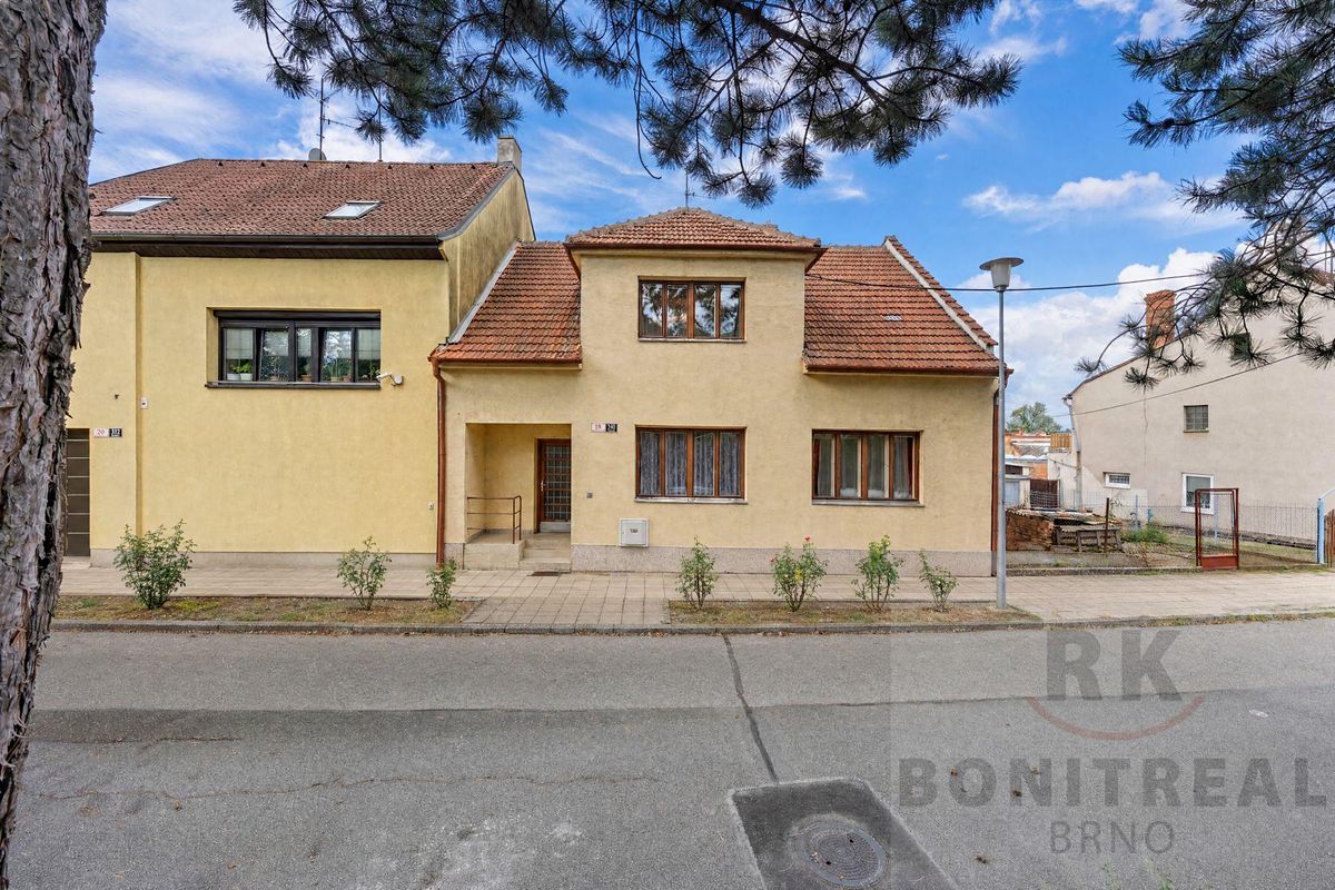 Prodej rodinného domu 200 m², pozemek 749 m²