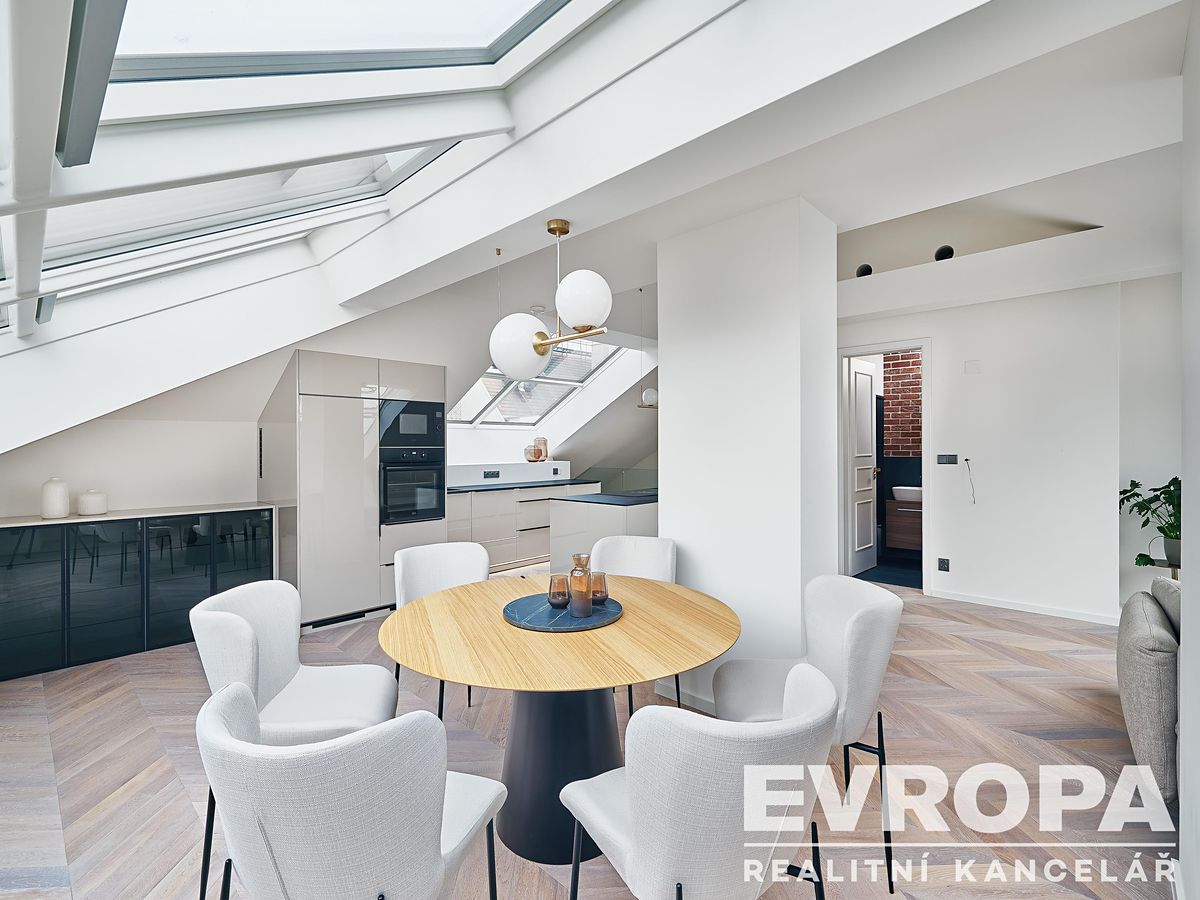 Pronájem bytu atypický 119 m² – fotografie 2