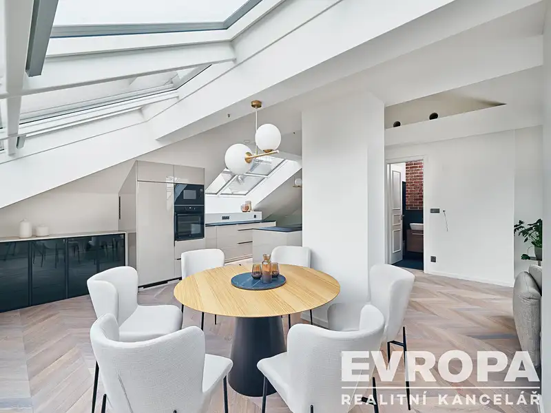 Pronájem bytu atypický 119 m², Praha – náhled fotky 2