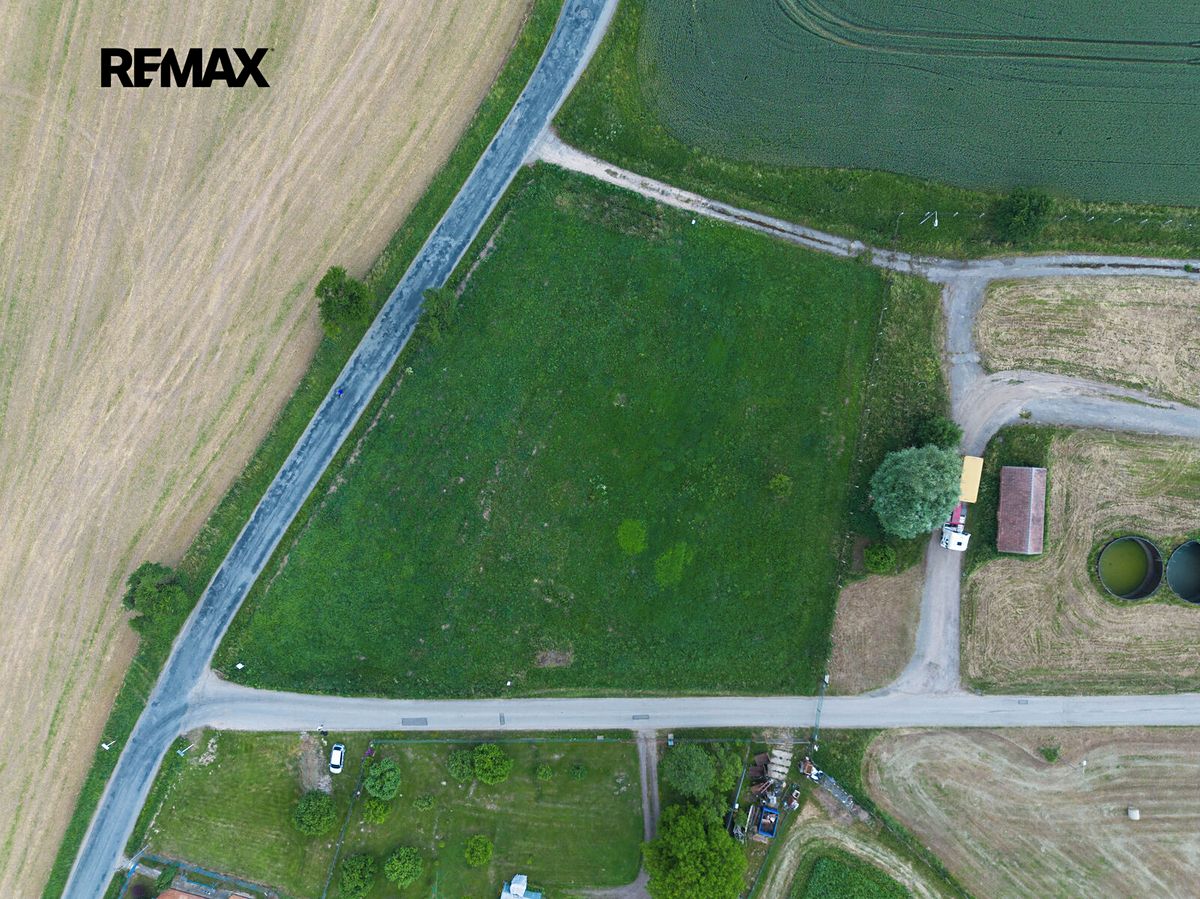 Prodej stavebního pozemku 1063 m² – fotografie 2