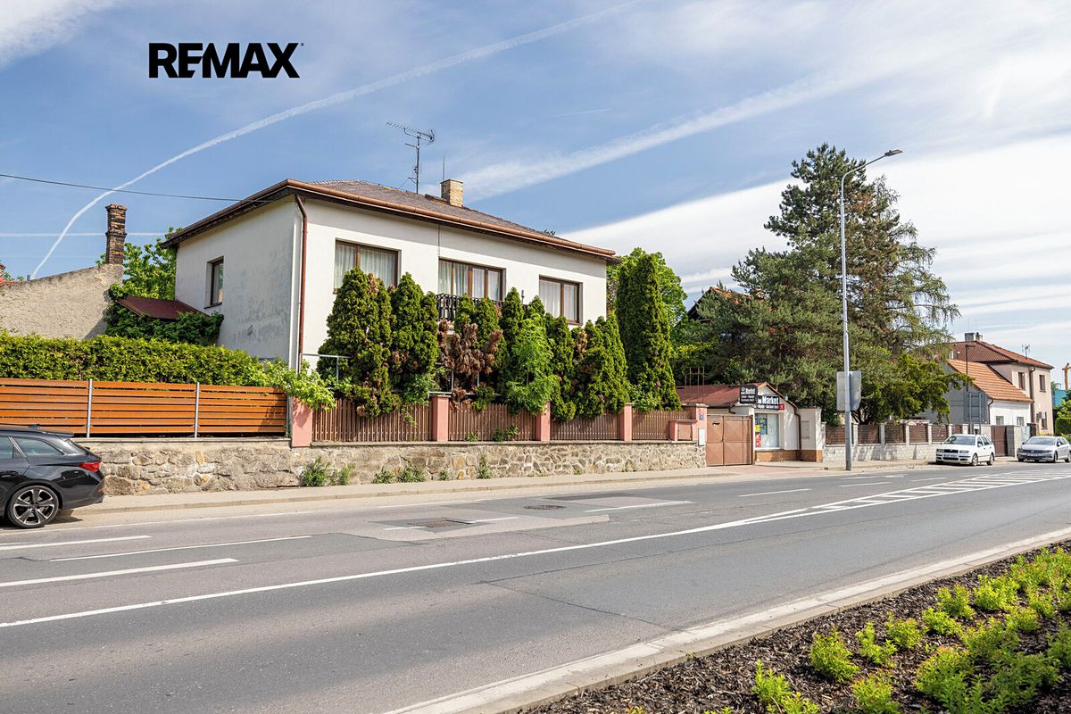 Prodej rodinného domu 316 m², pozemek 668 m² – fotografie 2