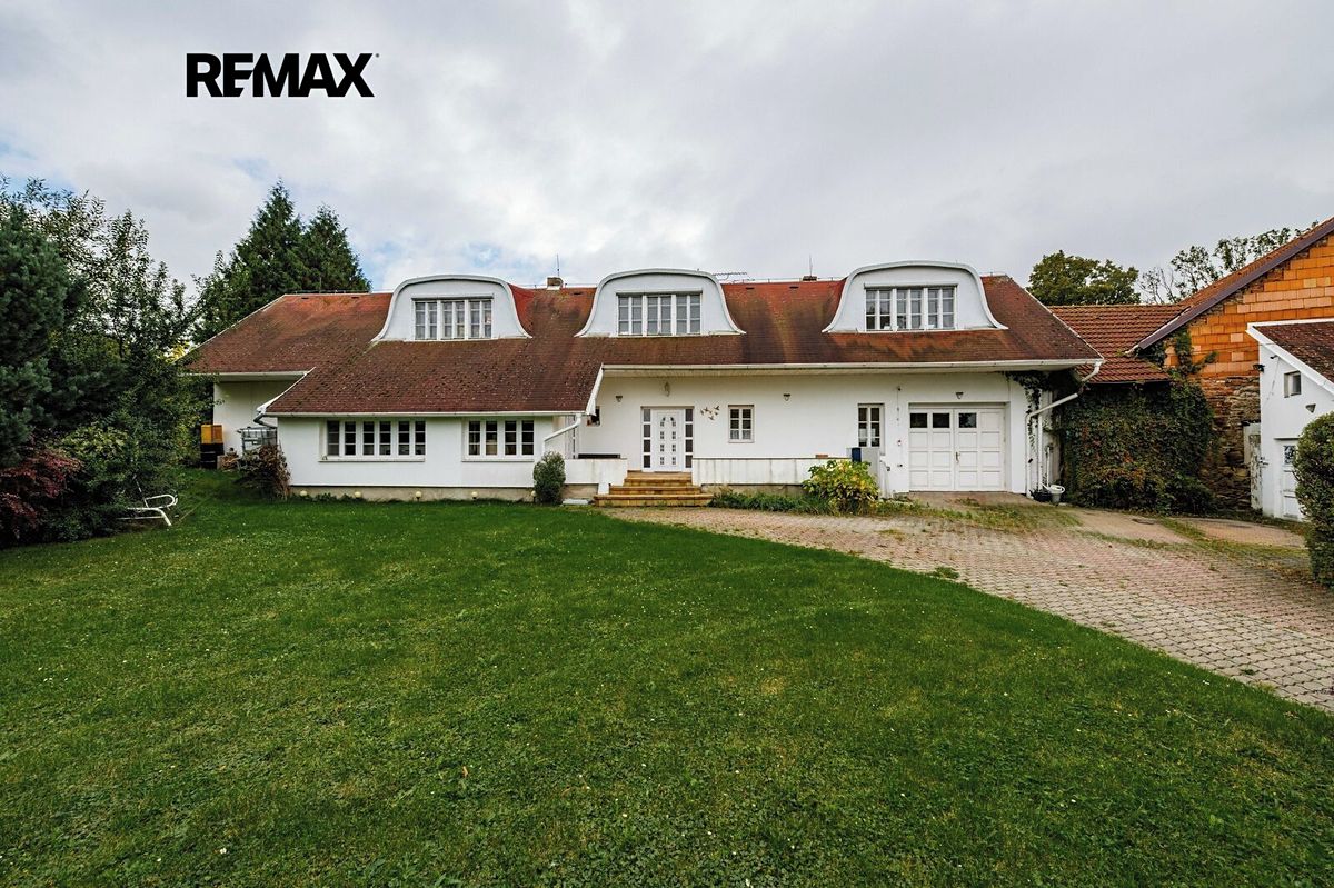 Prodej rodinného domu 256 m², pozemek 1744 m² – fotografie 2