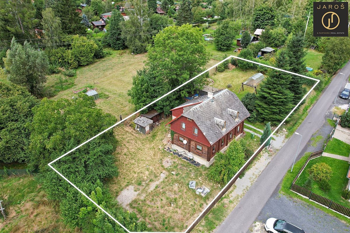 Prodej rodinného domu 160 m², pozemek 1079 m² – fotografie 2