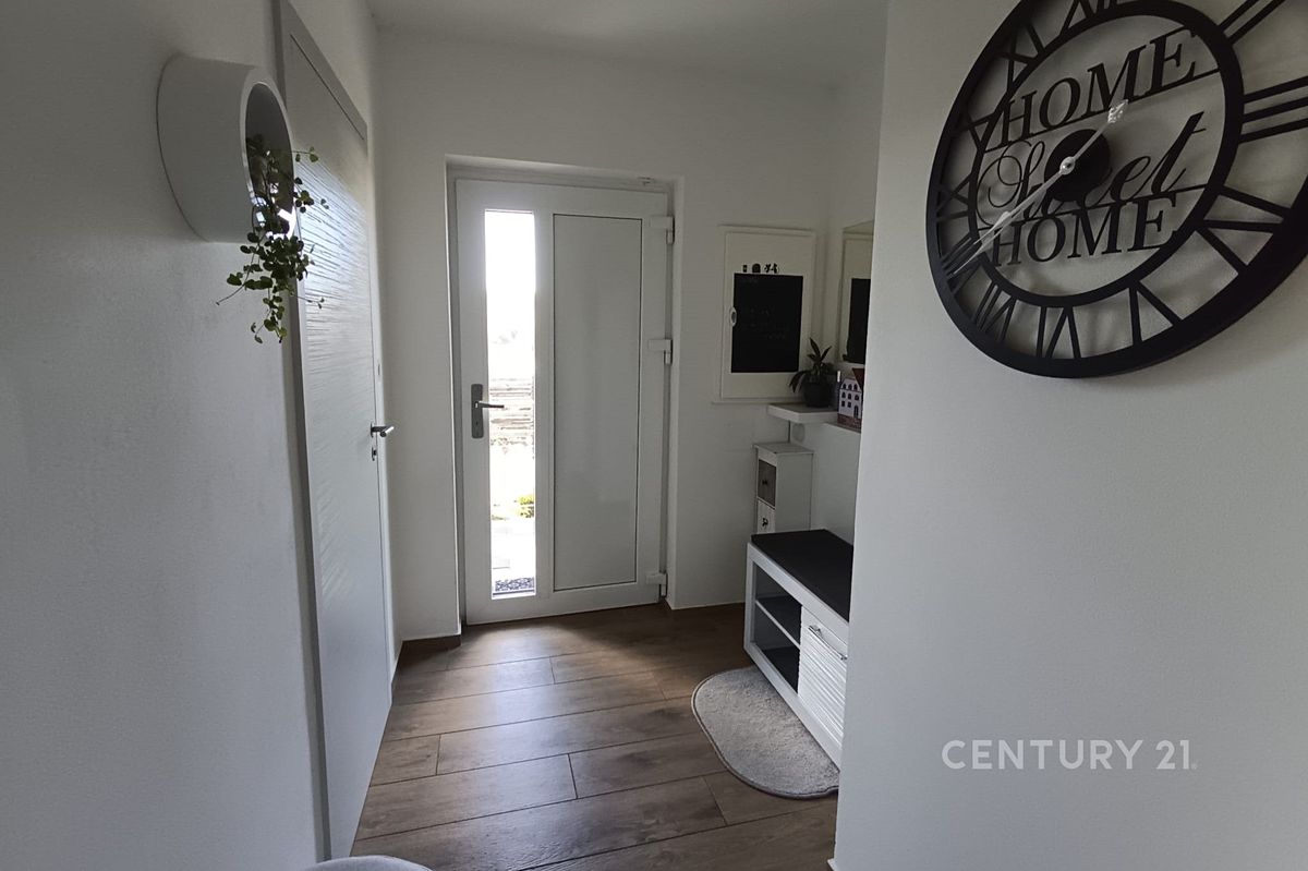 Prodej rodinného domu 82 m², pozemek 500 m² – fotografie 2