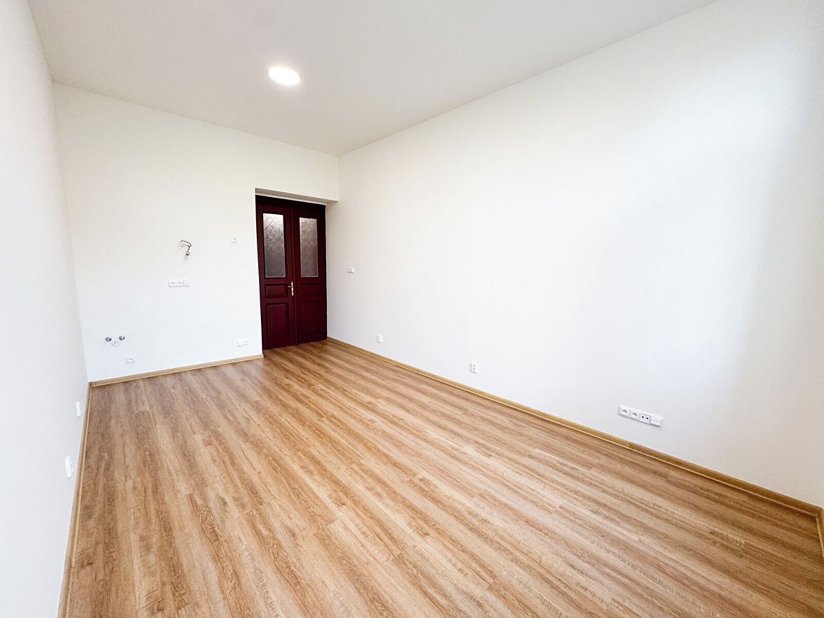 Pronájem bytu 1+kk 28 m² – fotografie 3