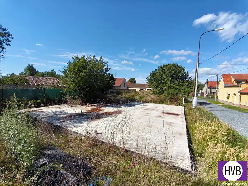 Prodej stavebního pozemku 676 m², Černuc – náhled fotky 1