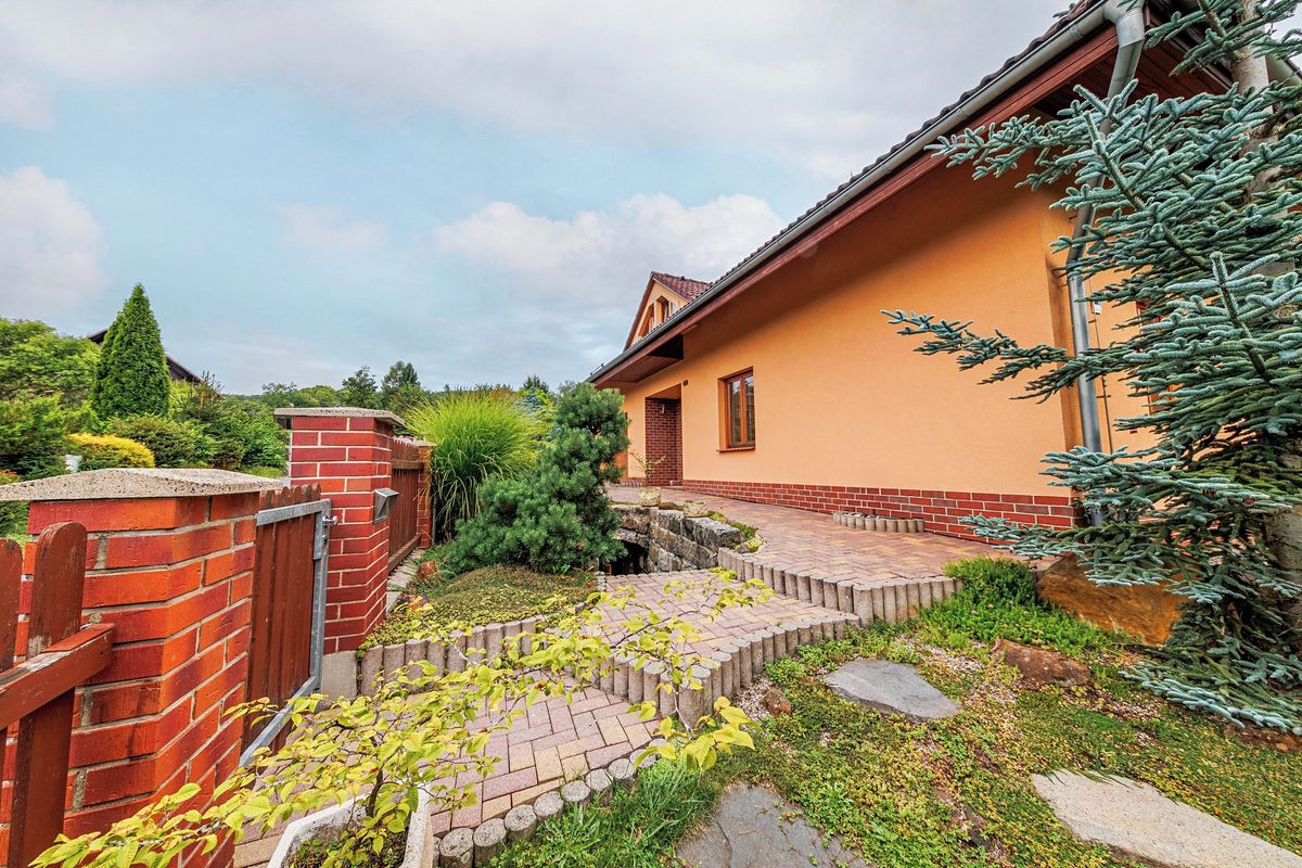 Prodej rodinného domu 310 m², pozemek 4643 m² – fotografie 3