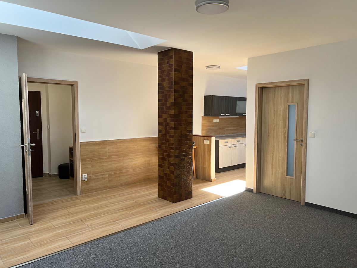 Pronájem bytu 2+kk 57 m² – fotografie 3