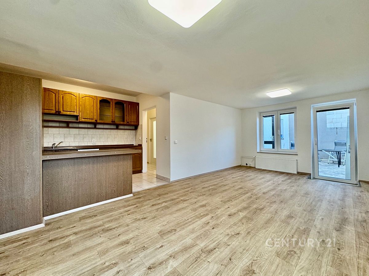 Pronájem bytu 2+kk 47 m² – fotografie 2