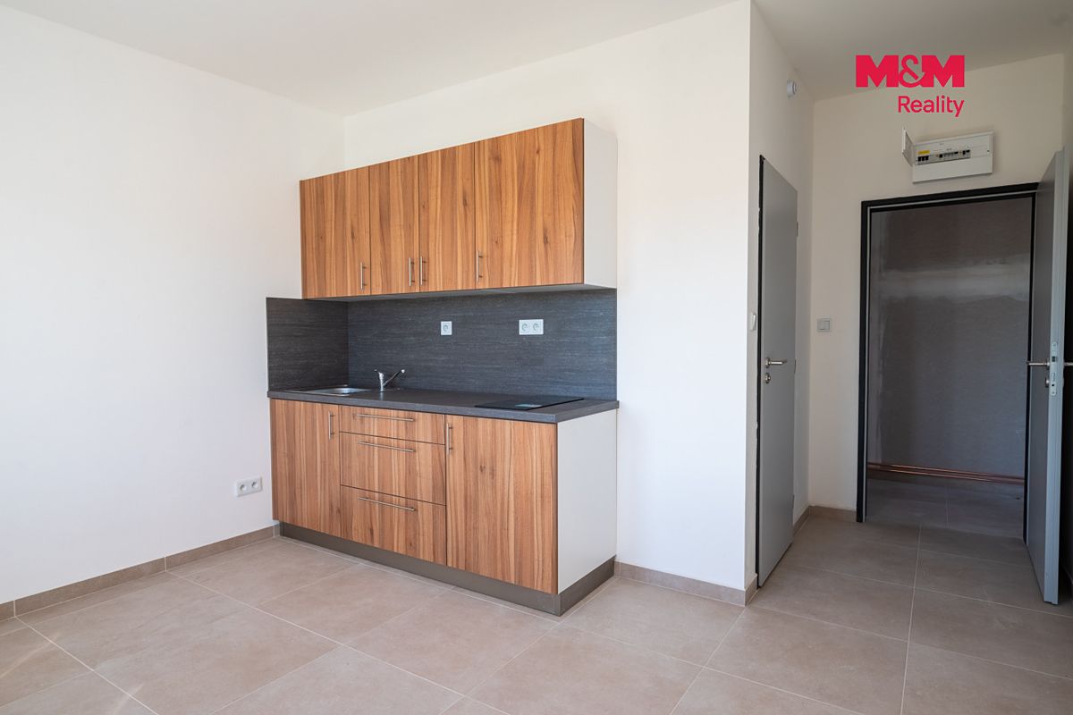 Pronájem bytu 1+kk 18 m² – fotografie 3
