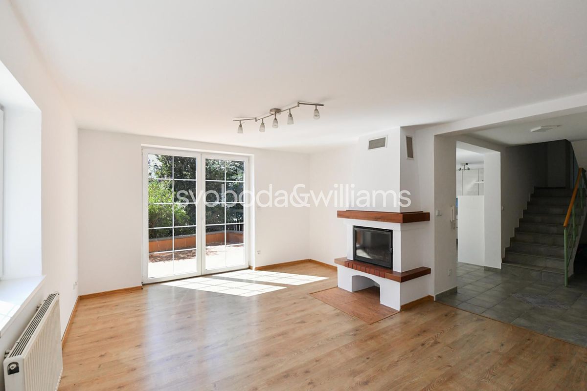 Prodej rodinného domu 222 m², pozemek 642 m² – fotografie 3