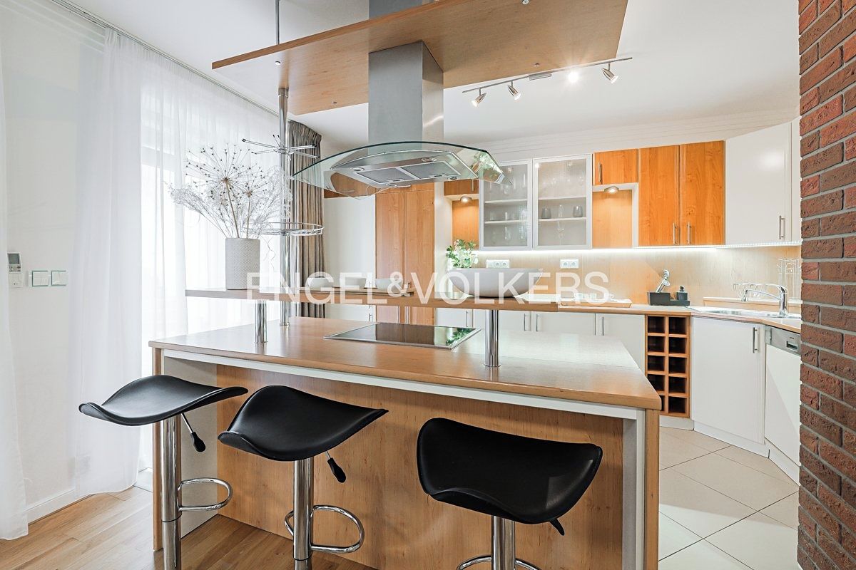 Pronájem vily 351 m², pozemek 223 m² – fotografie 4