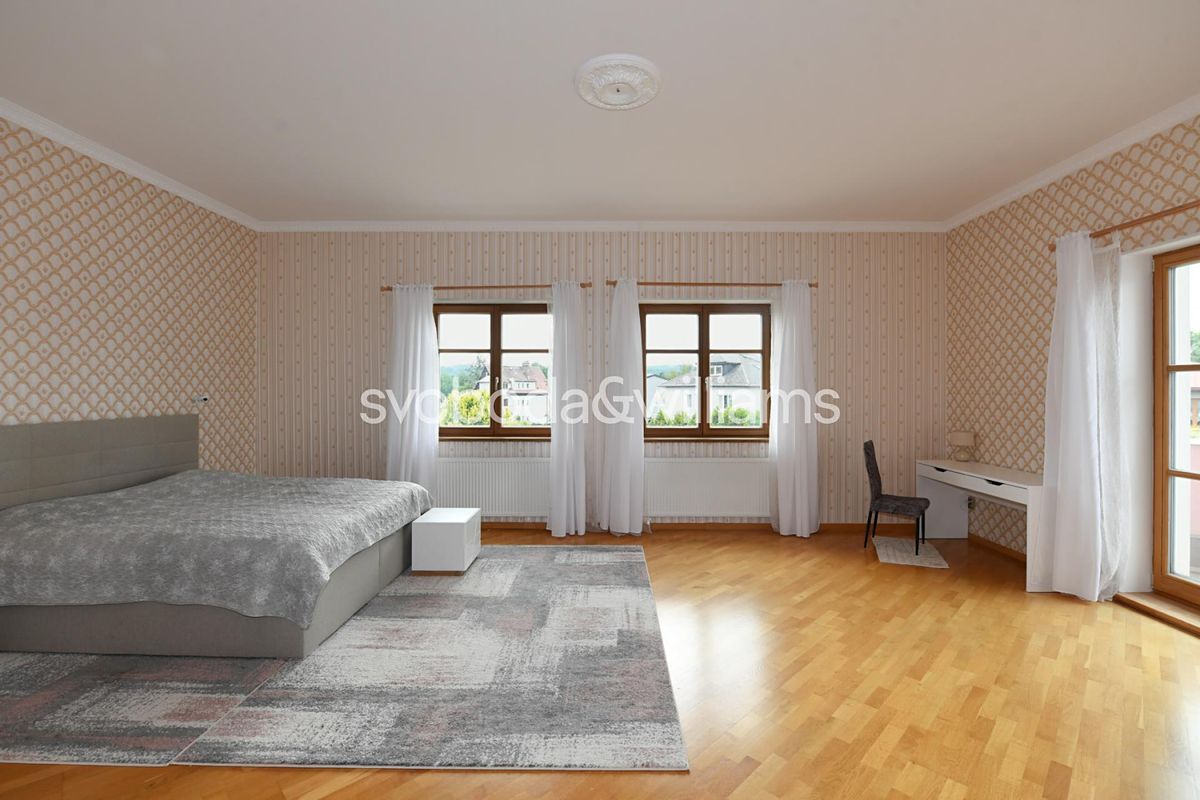 Prodej rodinného domu 718 m², pozemek 2052 m² – fotografie 5