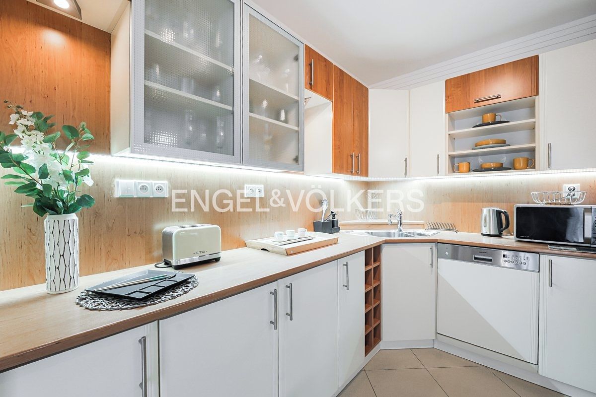 Pronájem vily 351 m², pozemek 223 m² – fotografie 3