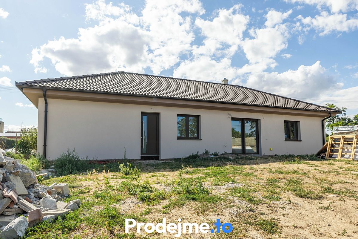 Prodej rodinného domu 120 m², pozemek 828 m² – fotografie 2