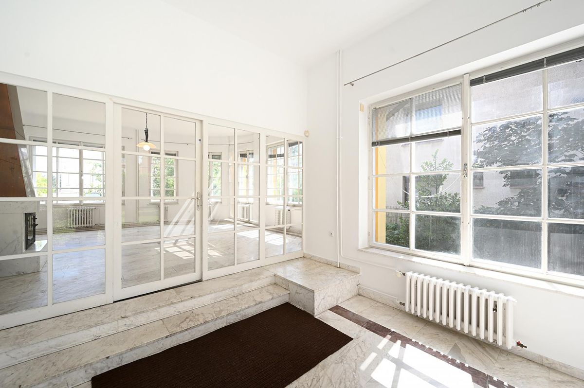 Pronájem vily 454 m², pozemek 726 m² – fotografie 3
