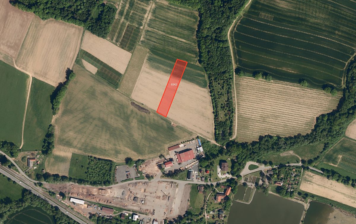 Prodej pole 2501 m²