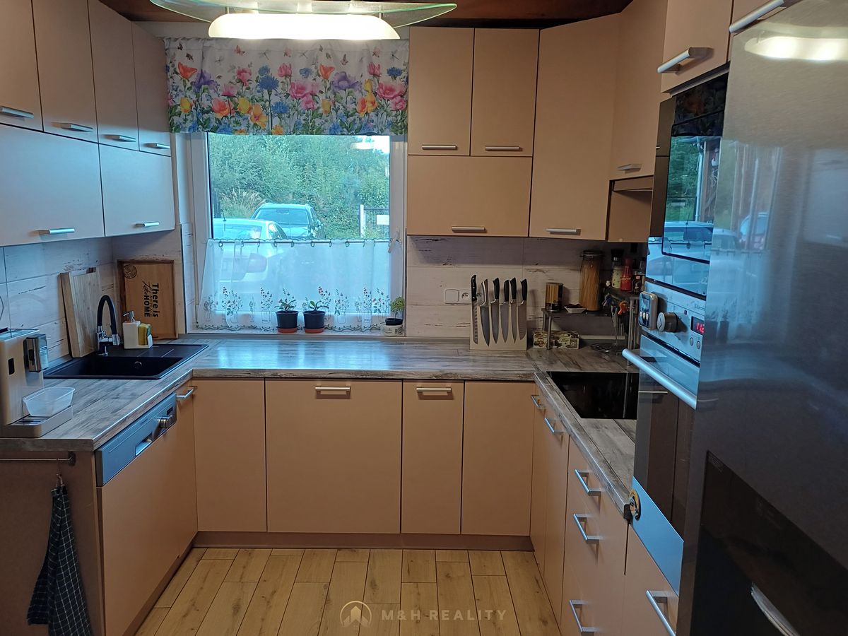 Prodej rodinného domu 101 m², pozemek 724 m² – fotografie 2