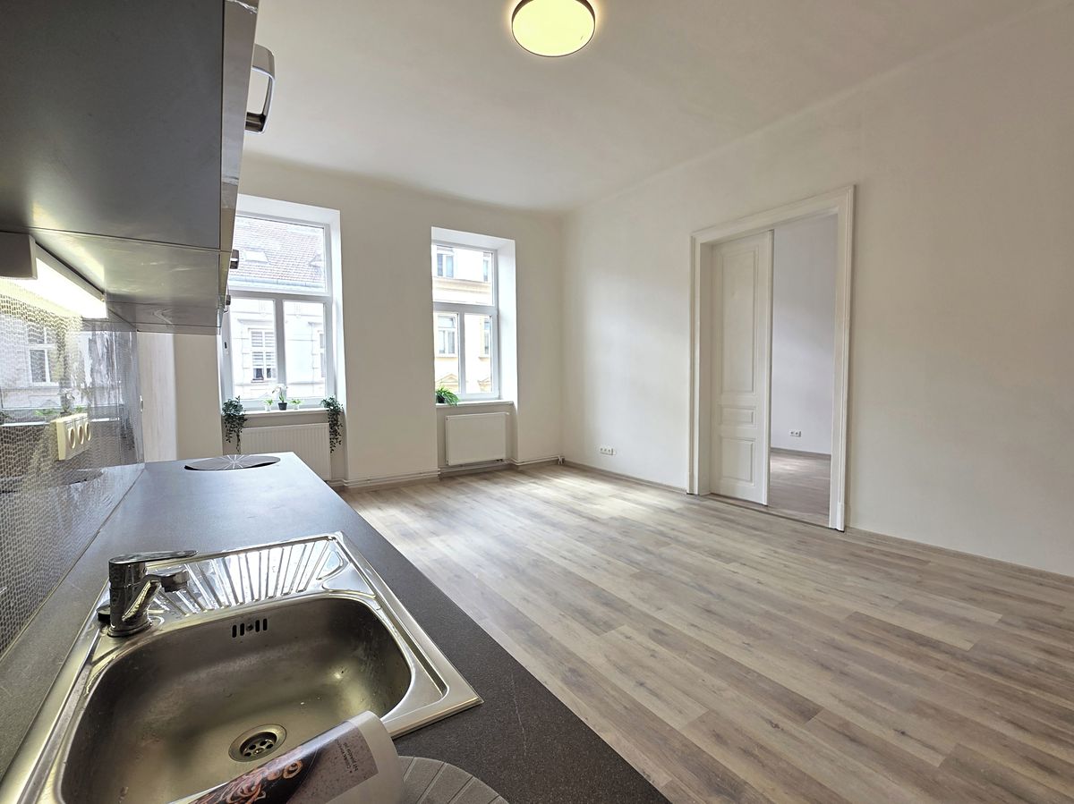 Pronájem bytu 2+kk 58 m² – fotografie 2