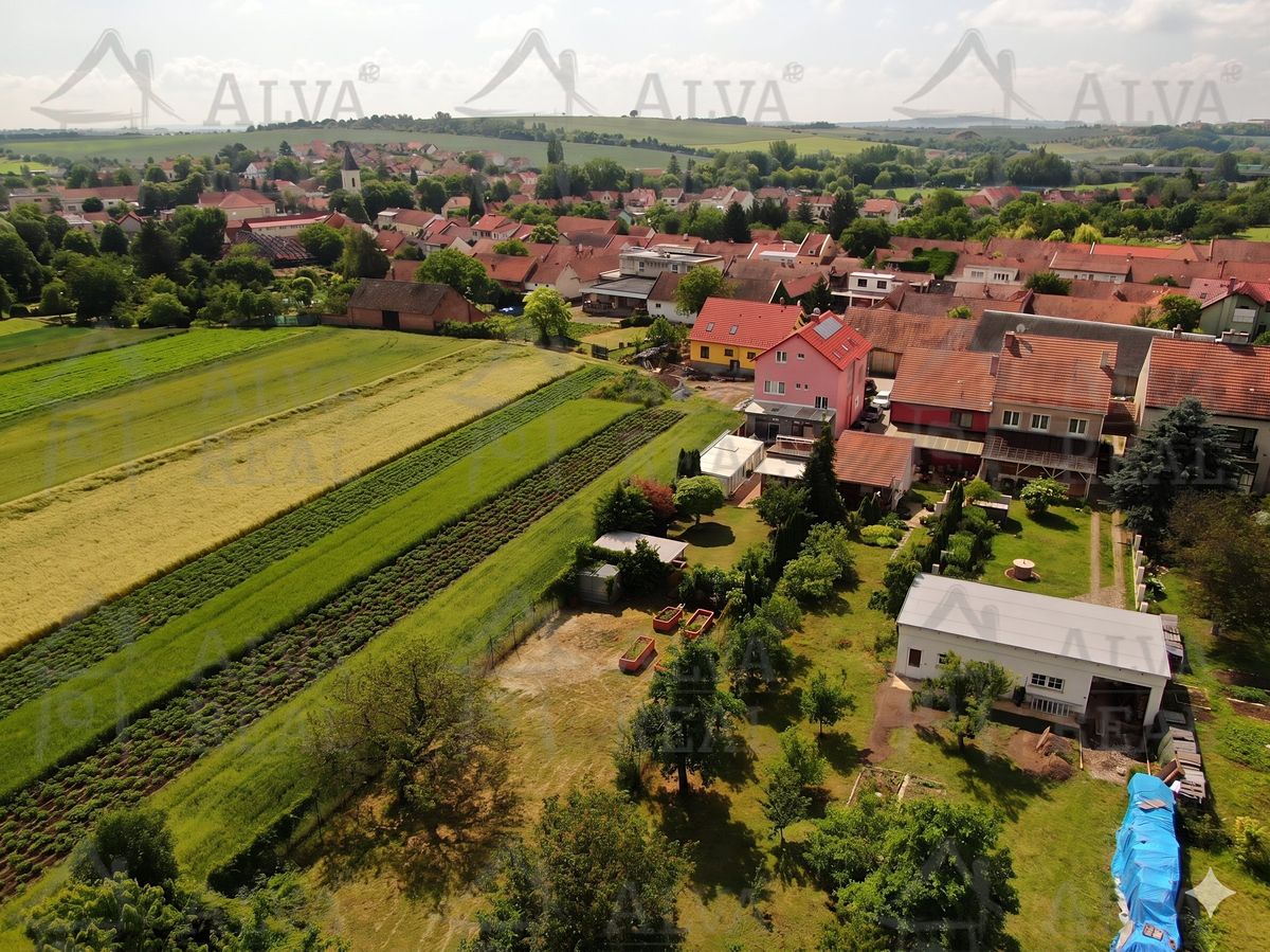Prodej rodinného domu 366 m², pozemek 792 m² – fotografie 2