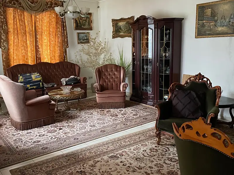 Prodej rodinného domu 292 m², pozemek 1121 m², Městec Králové – náhled fotky 2