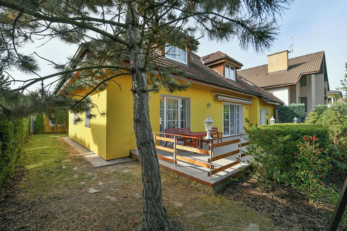 Pronájem rodinného domu 220 m², pozemek 374 m² – fotografie 4