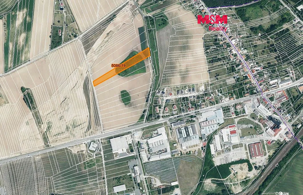 Prodej podílu 1/8 pole 1065 m²