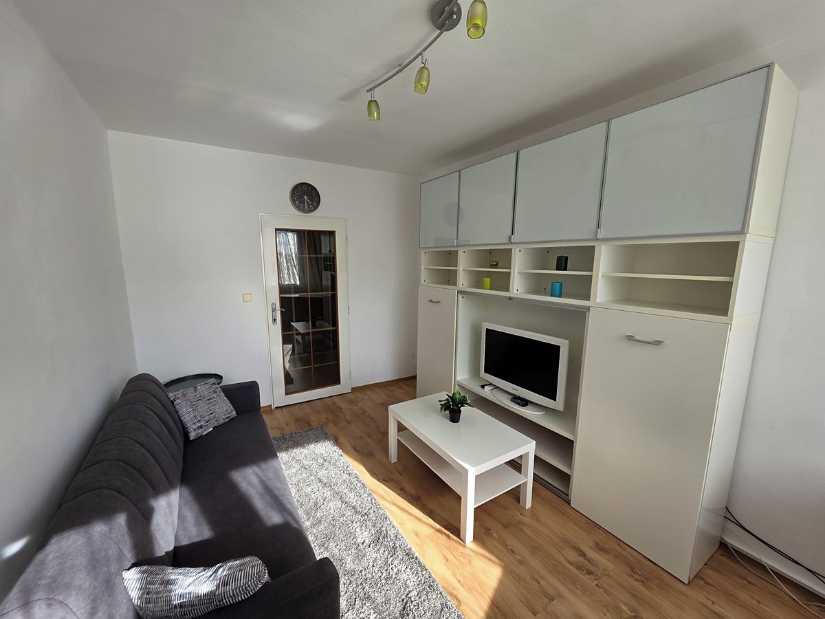 Pronájem bytu 2+1 40 m² – fotografie 2