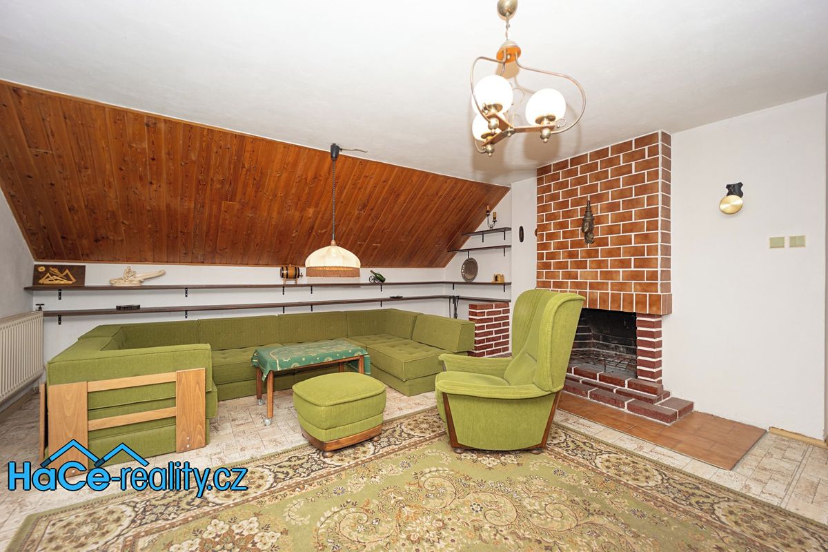 Prodej rodinného domu 176 m², pozemek 1328 m² – fotografie 2