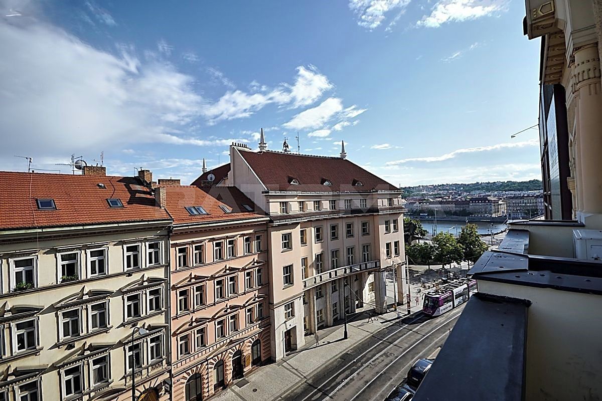 Pronájem kanceláře 92 m² – fotografie 3