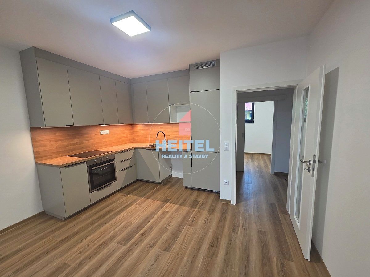 Pronájem bytu 2+kk 41 m² – fotografie 2