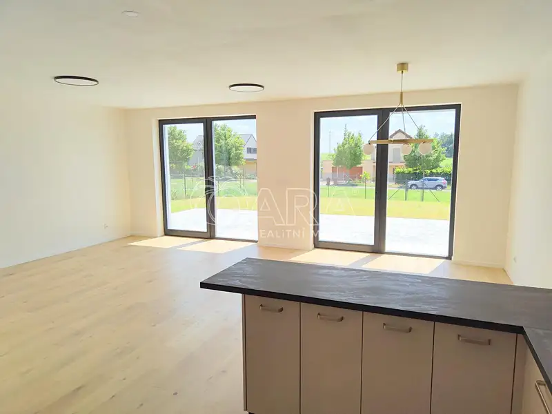 Pronájem bytu 4+kk 106 m², Vysoký Újezd – náhled fotky 1