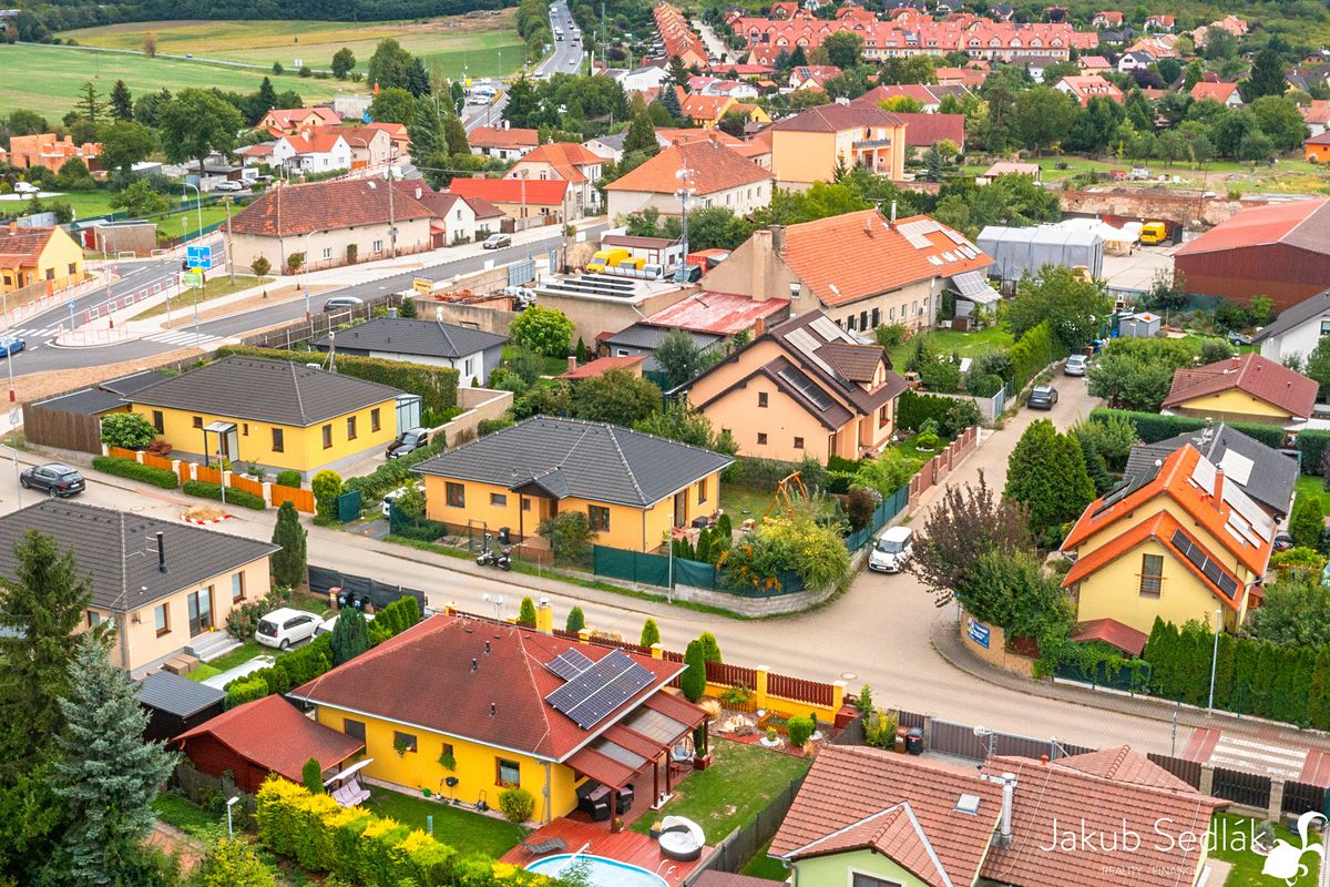 Prodej rodinného domu 107 m², pozemek 552 m² – fotografie 2