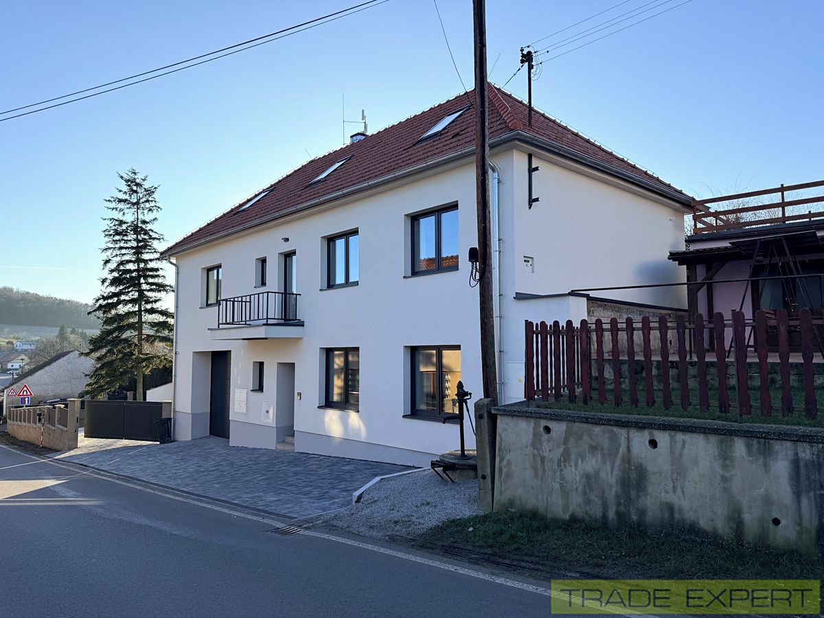 Prodej bytu 2+kk 36 m², Otmíče – fotka 1 z 3