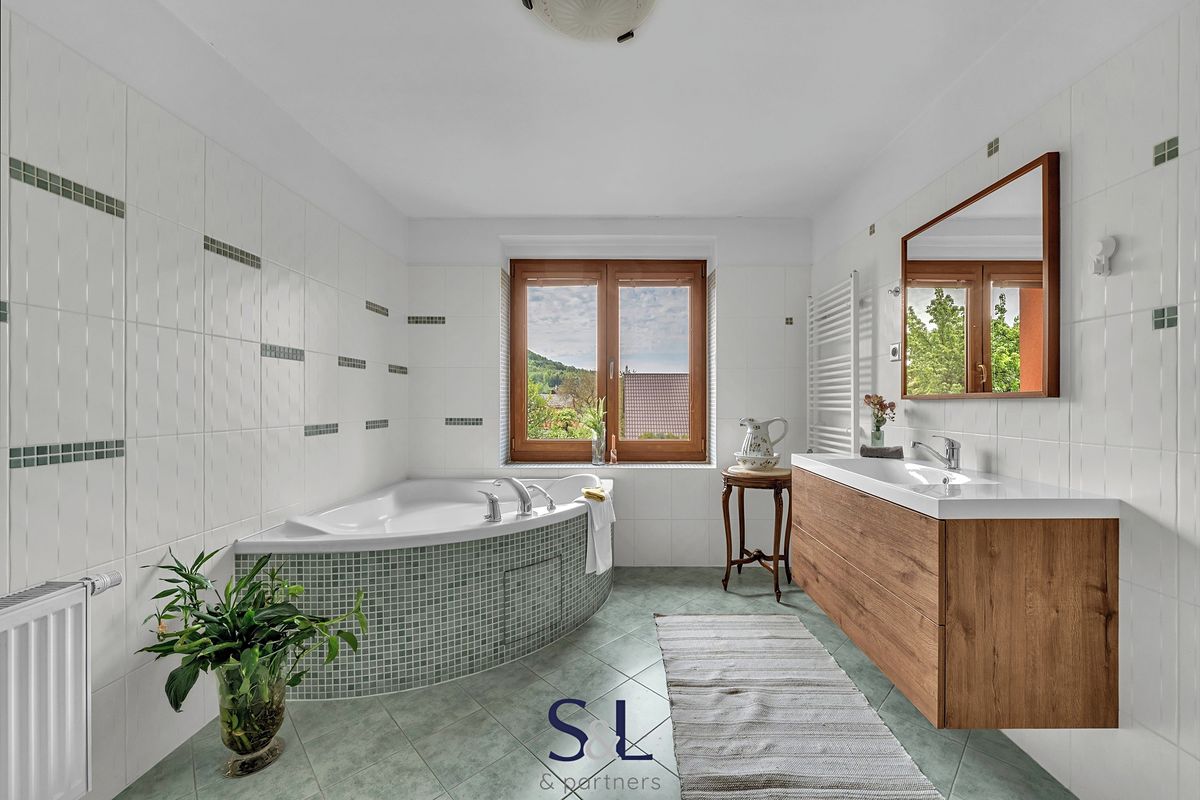 Prodej rodinného domu 245 m², pozemek 973 m² – fotografie 4