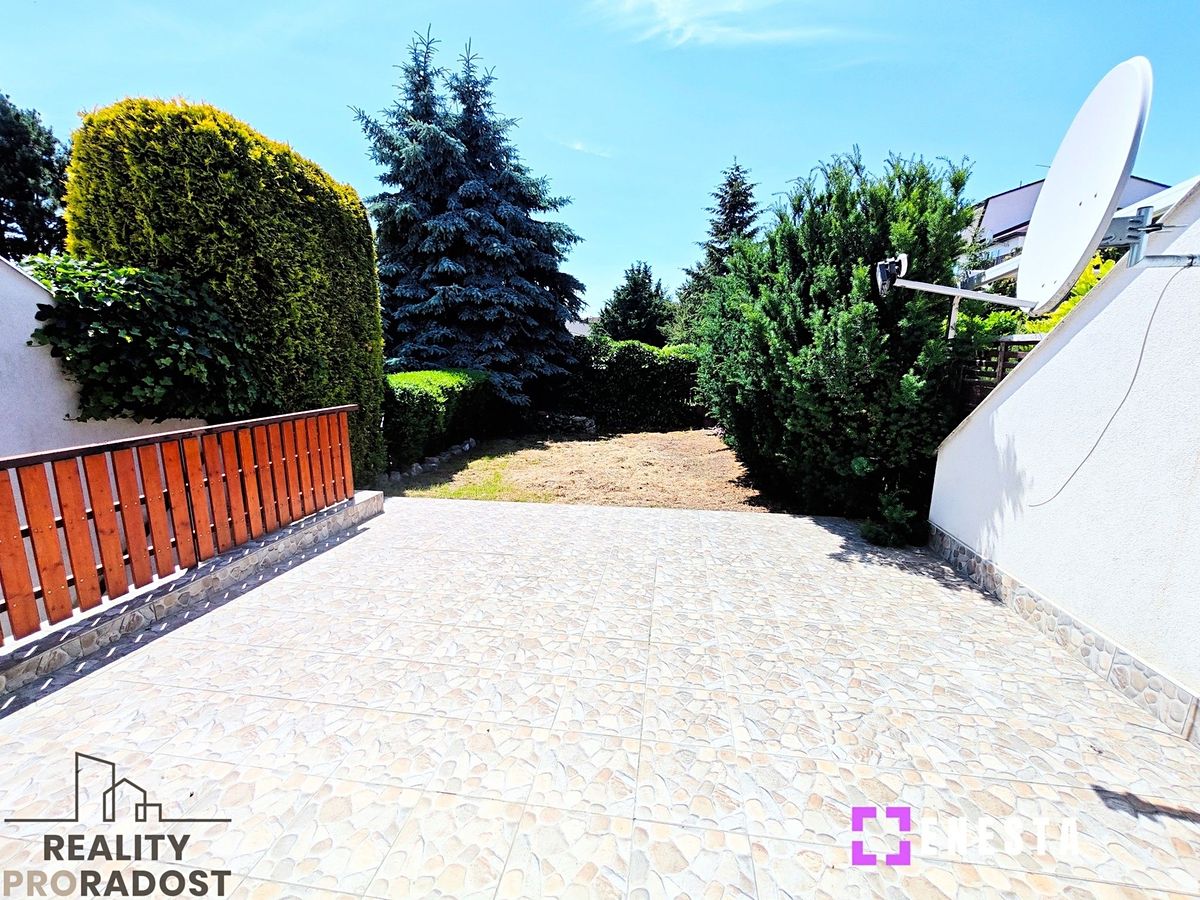 Pronájem rodinného domu 200 m², pozemek 182 m² – fotografie 3