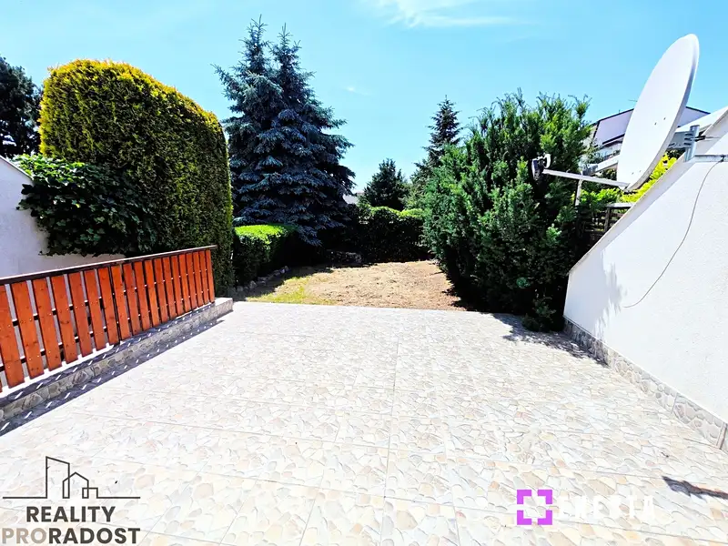 Pronájem rodinného domu 200 m², pozemek 182 m², Hostivice – náhled fotky 3