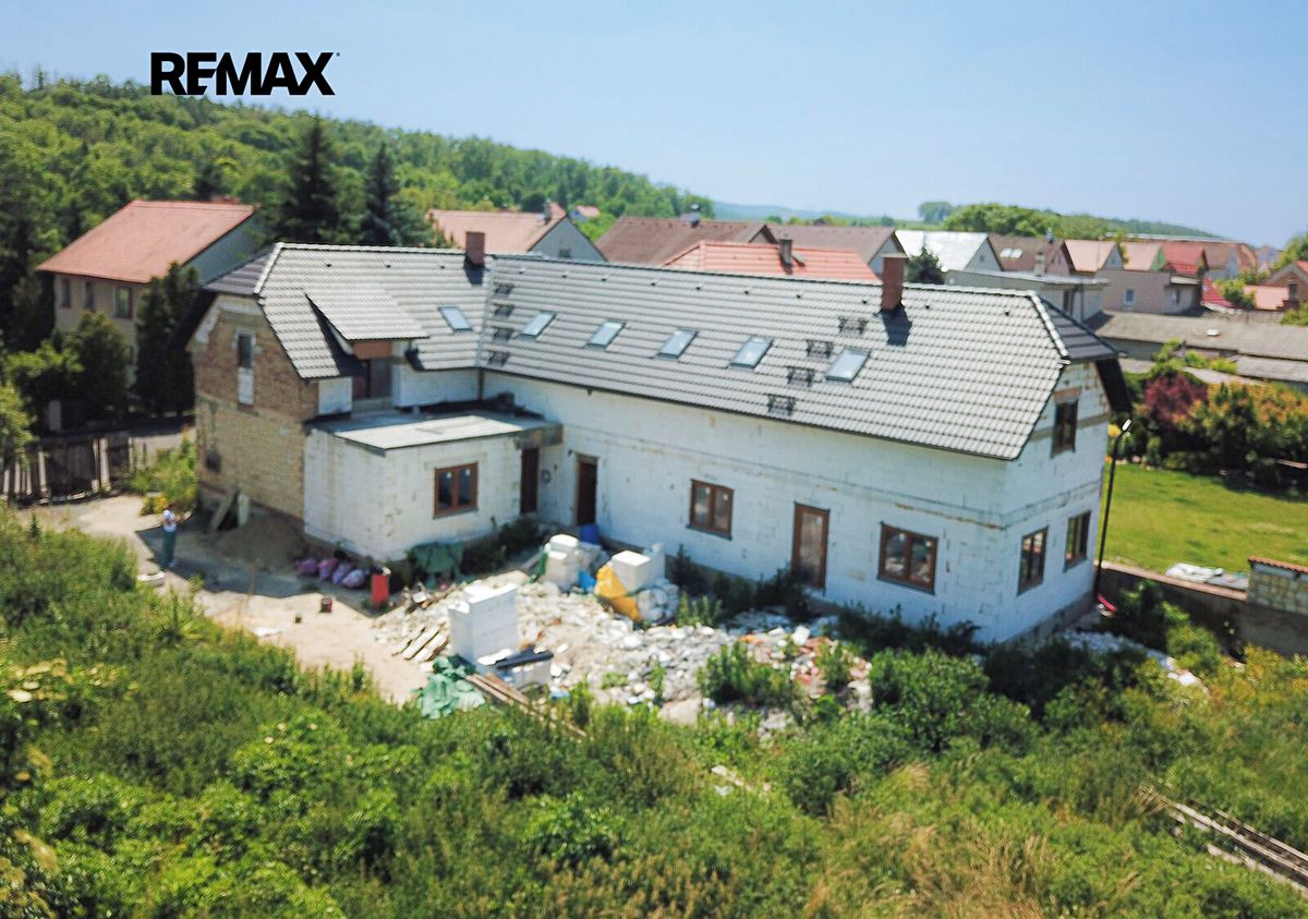 Prodej rodinného domu 328 m², pozemek 666 m²