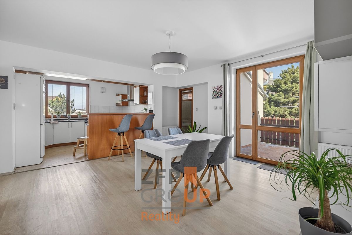 Prodej rodinného domu 202 m², pozemek 906 m² – fotografie 3