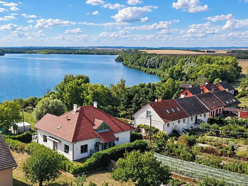 Prodej rodinného domu 408 m², pozemek 923 m², Pohořelice – náhled fotky 2