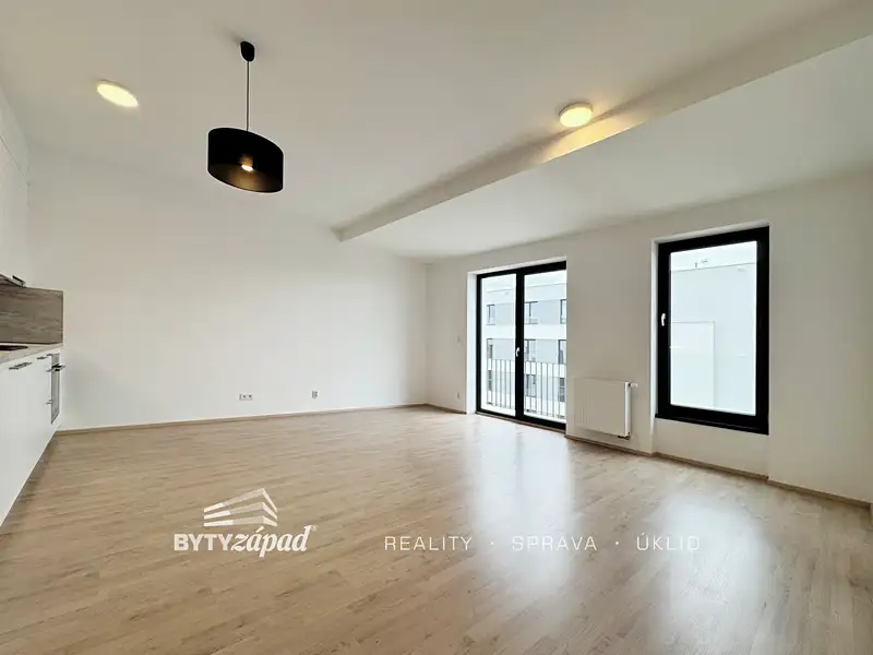 Pronájem bytu 1+kk 37 m², Plzeň – náhled fotky 2