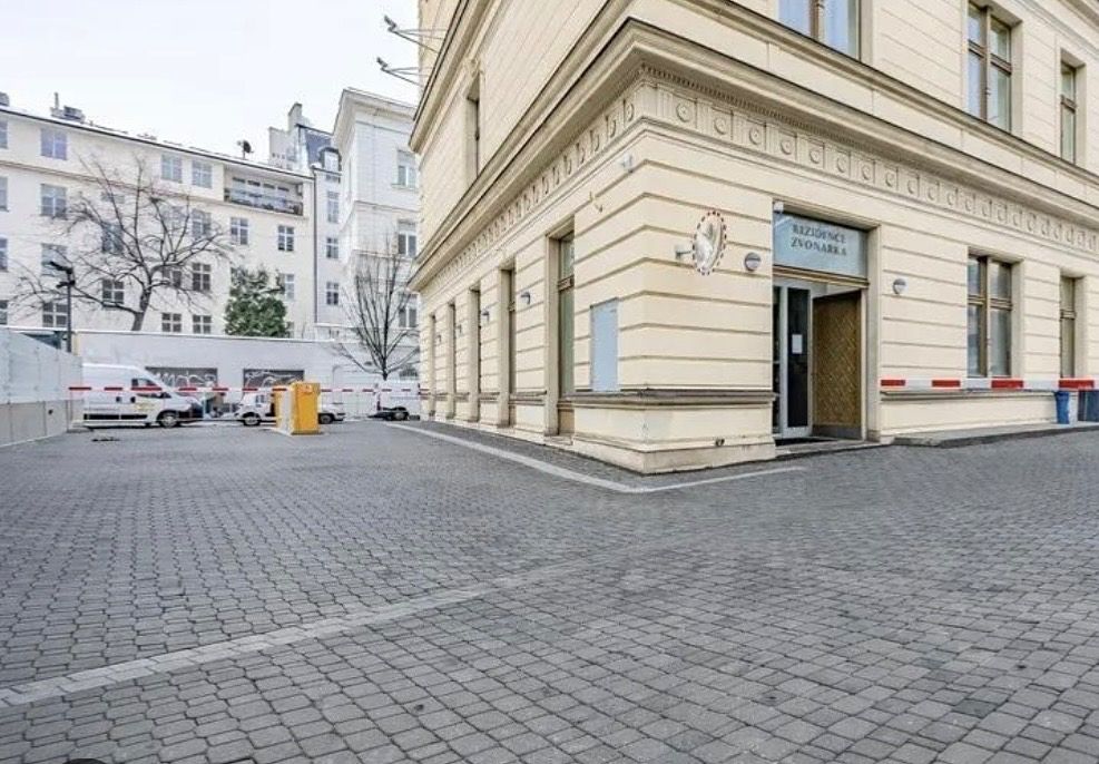 Pronájem garážového stání 26 m² – fotografie 2